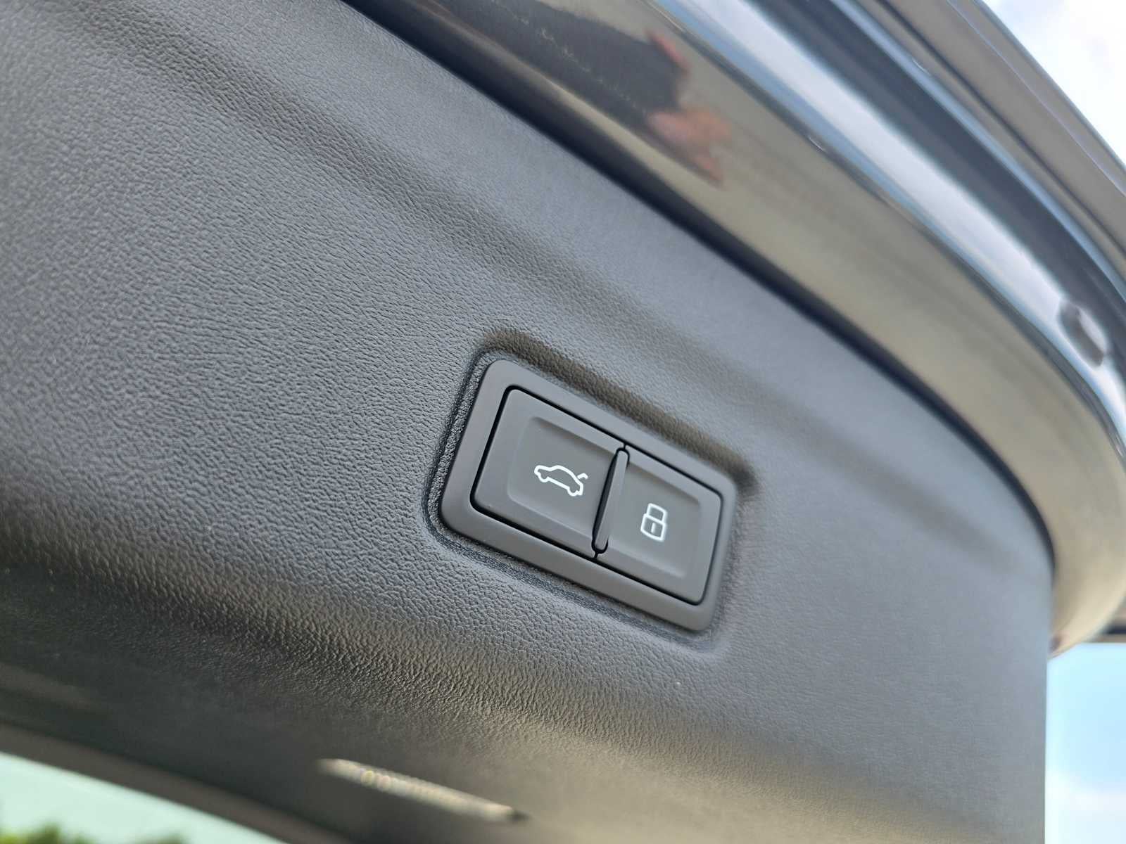 2025 Audi Q6 e-tron Premium Plus