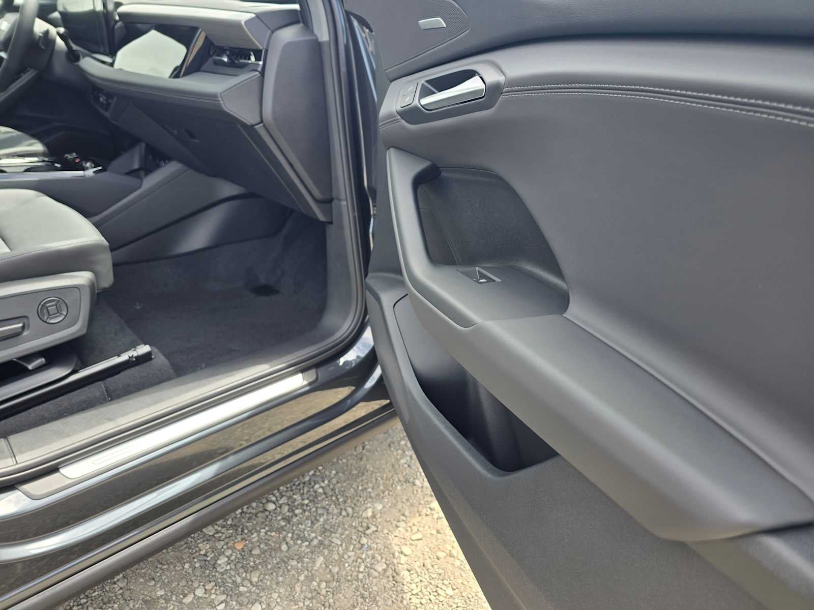 2025 Audi Q6 e-tron Premium Plus