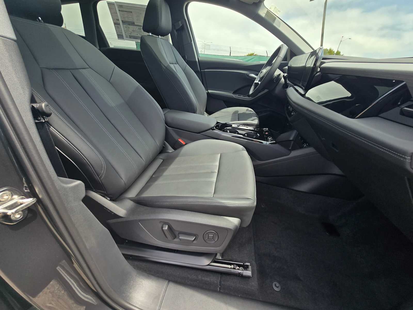 2025 Audi Q6 e-tron Premium Plus