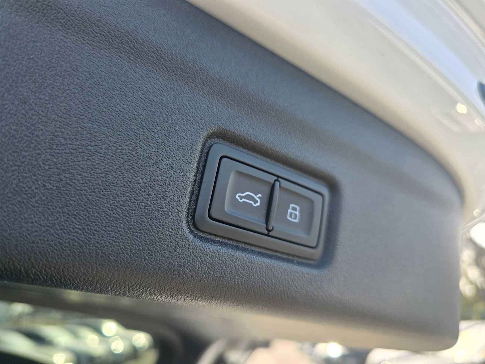 2025 Audi Q6 e-tron Prestige
