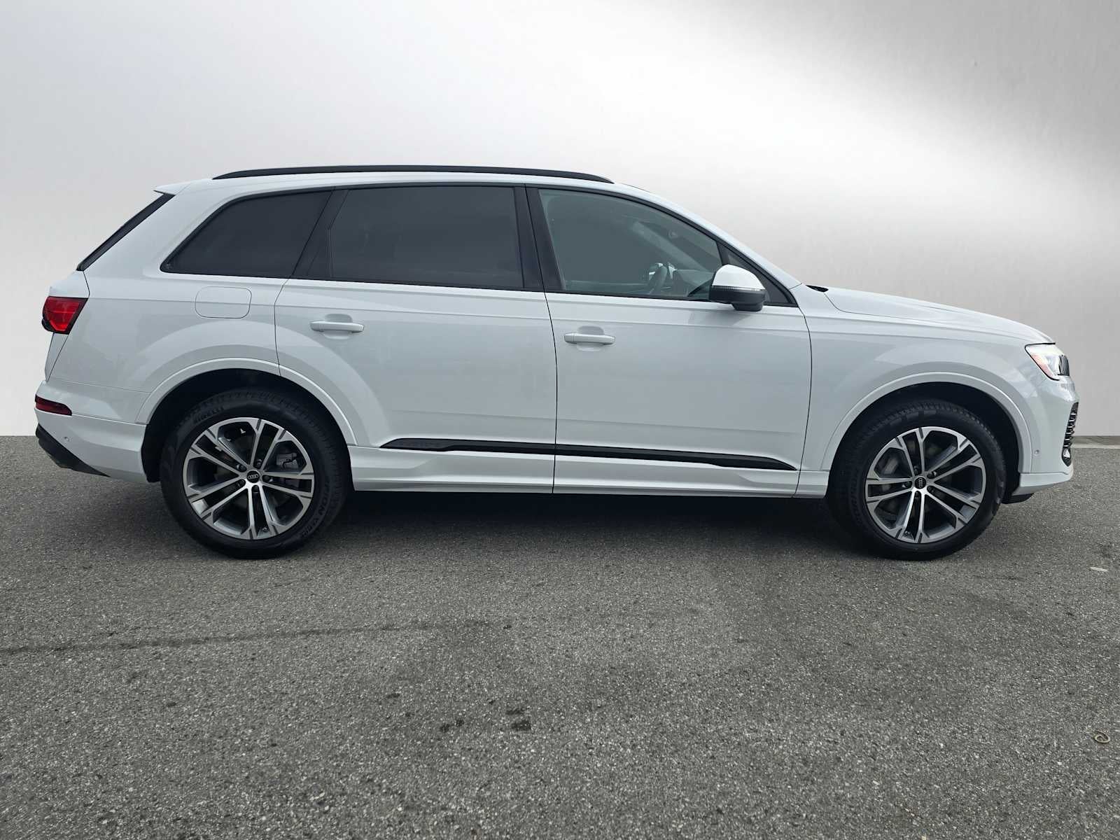 2026 Audi Q7 Premium