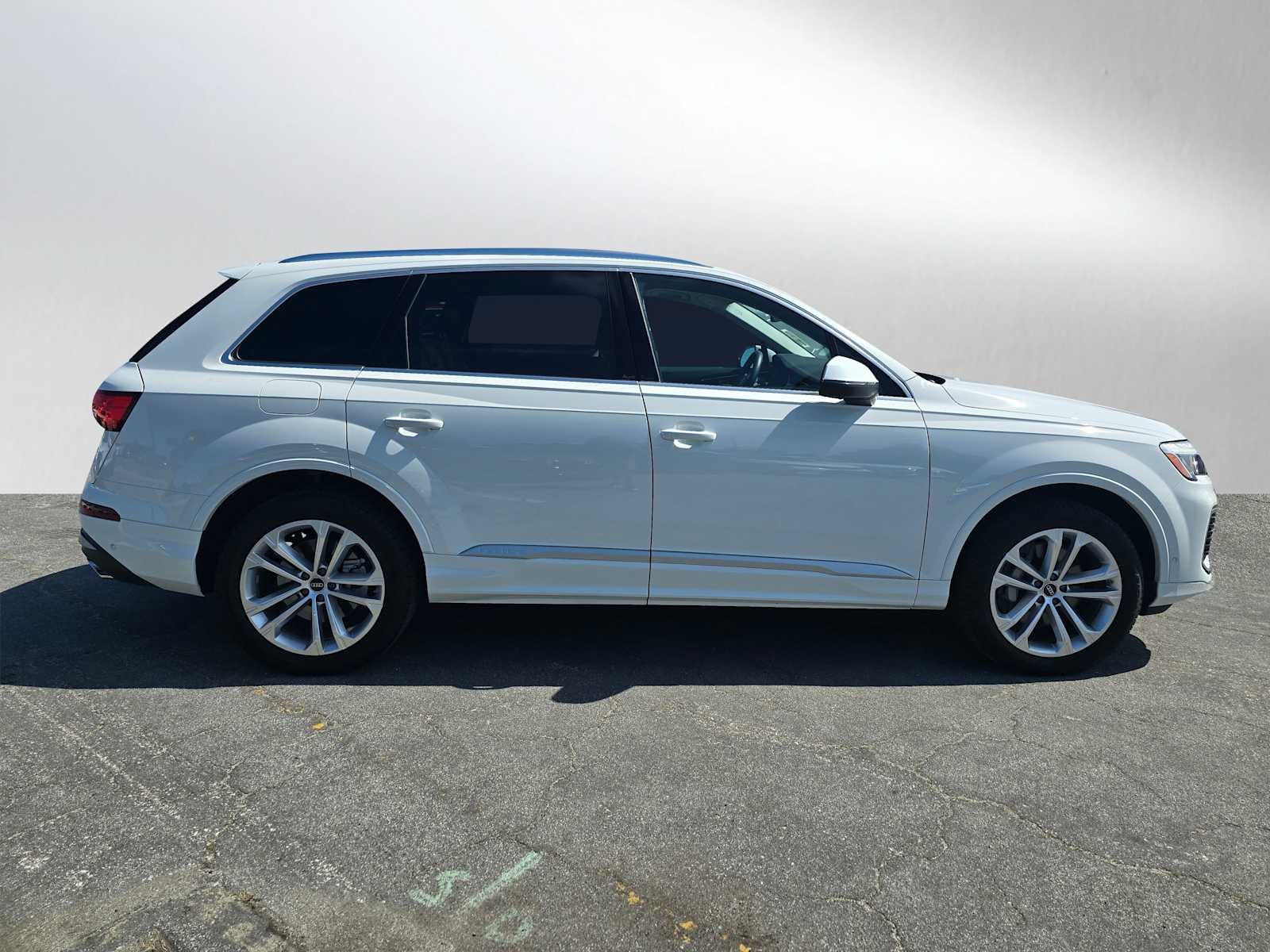 2025 Audi Q7 Premium