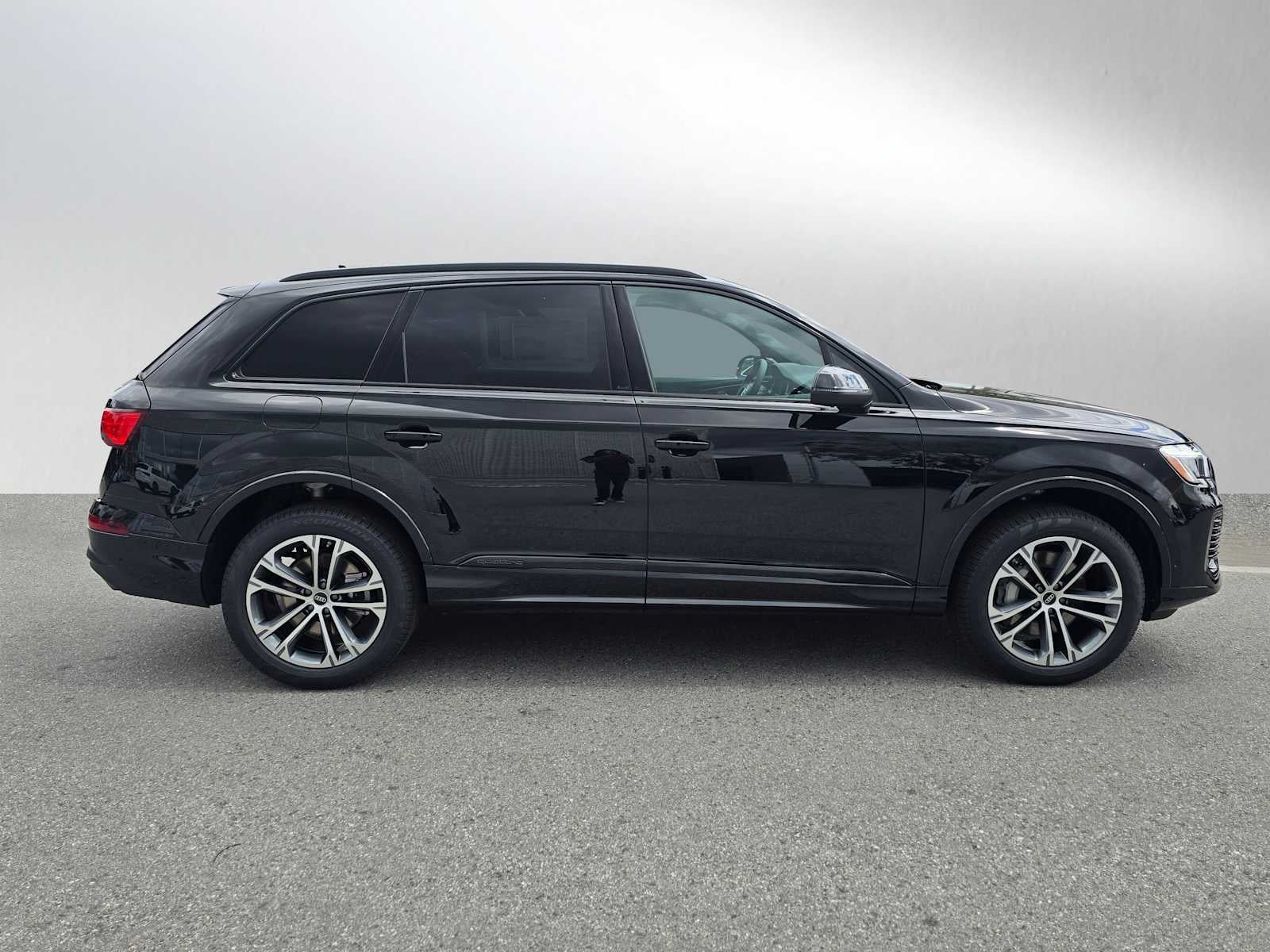 2026 Audi Q7 Premium