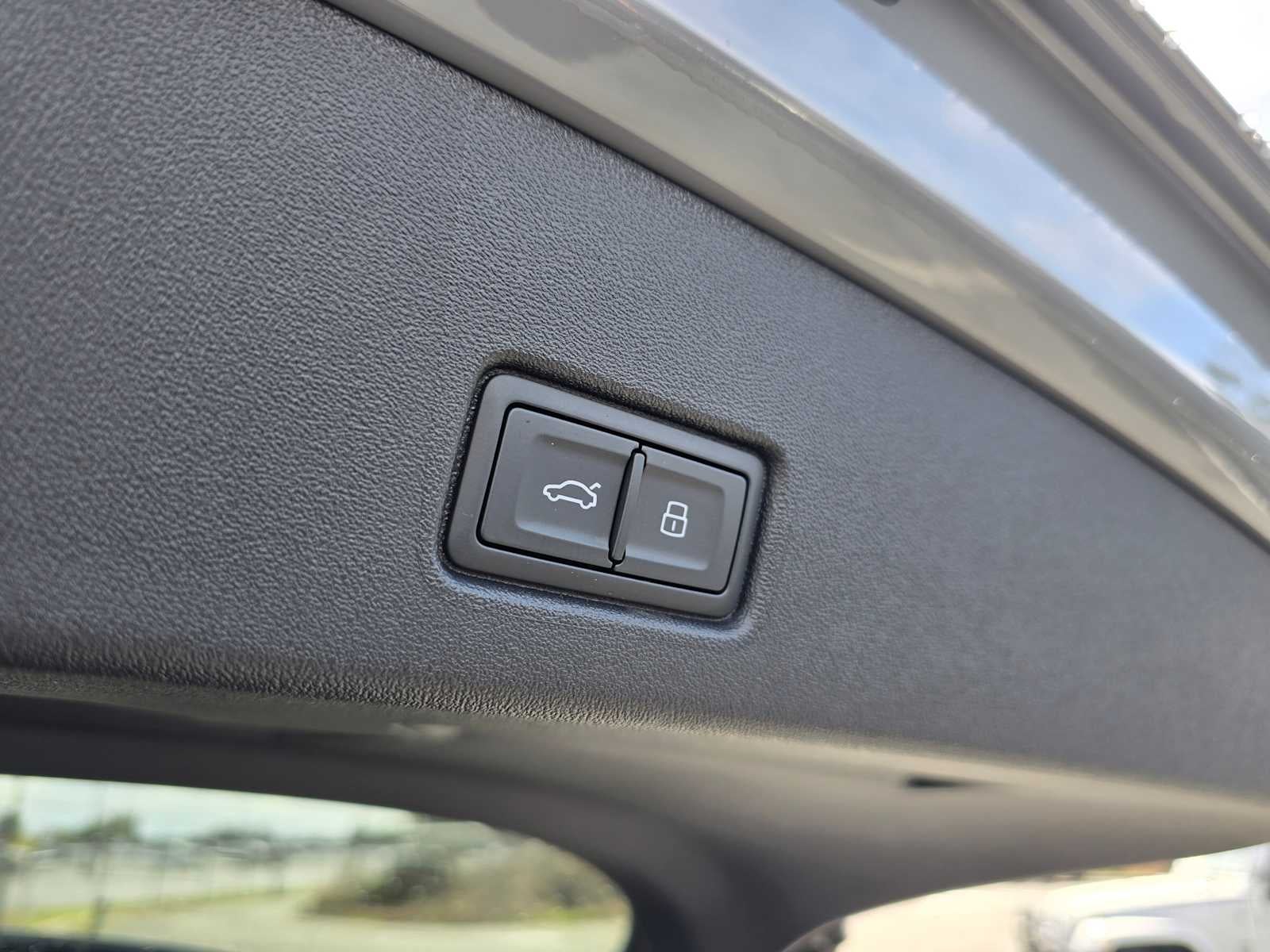 2025 Audi Q4 e-tron Premium Plus