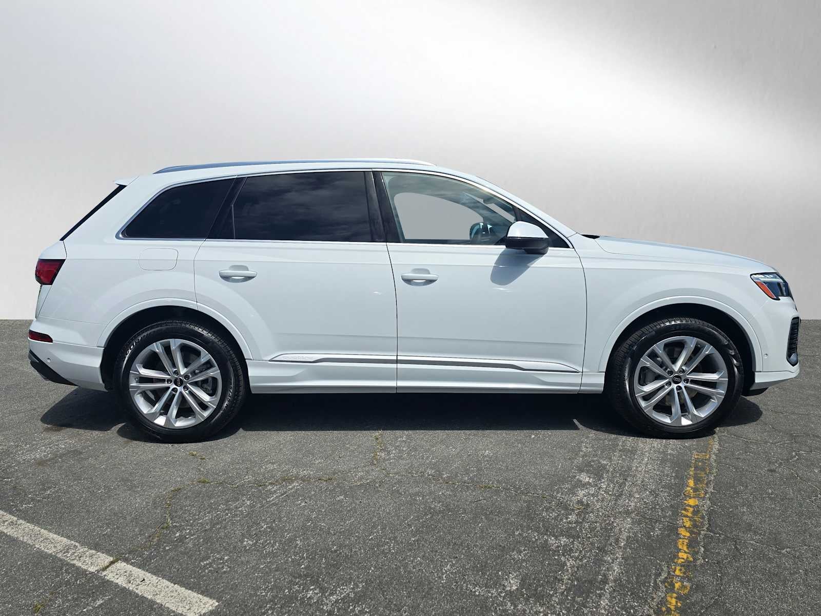 2025 Audi Q7 Premium Plus