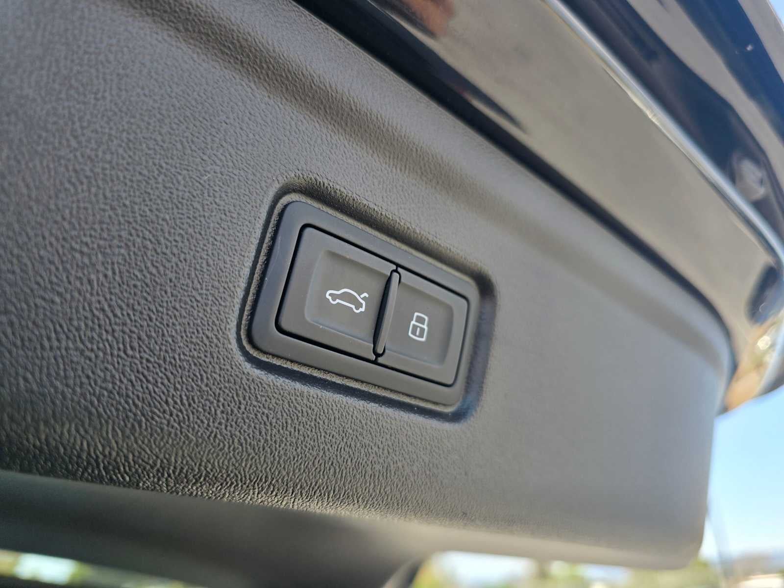 2025 Audi A6 e-tron Prestige