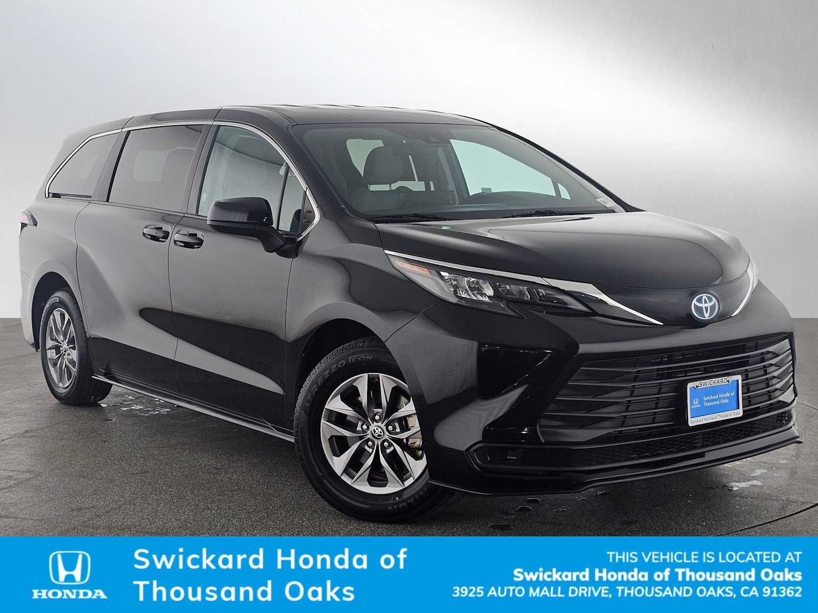 2024 Toyota Sienna LE