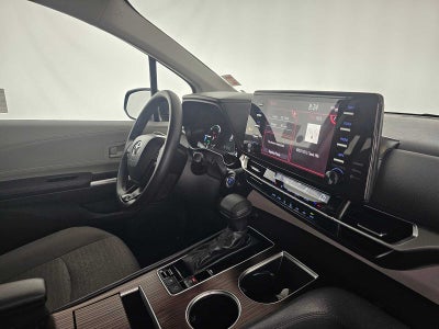 2024 Toyota Sienna LE