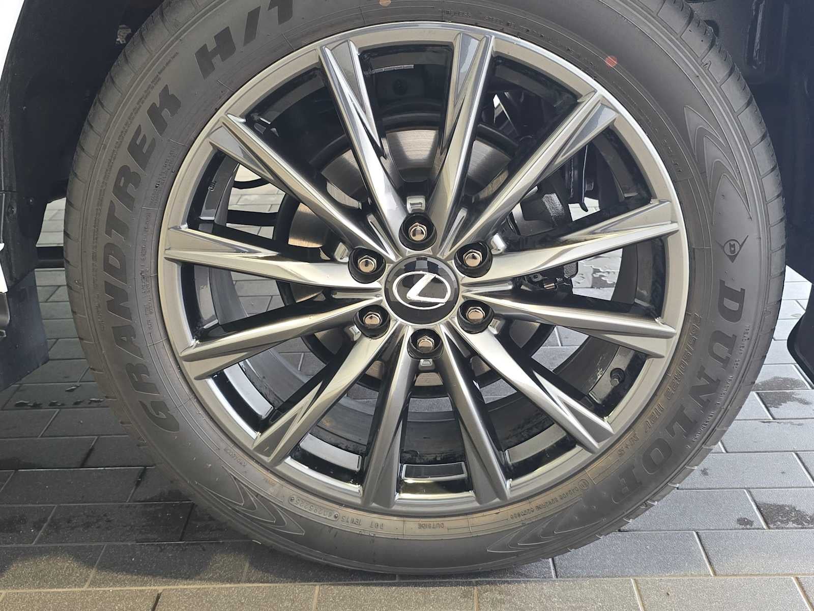 2026 Lexus LX 700h F SPORT Handling