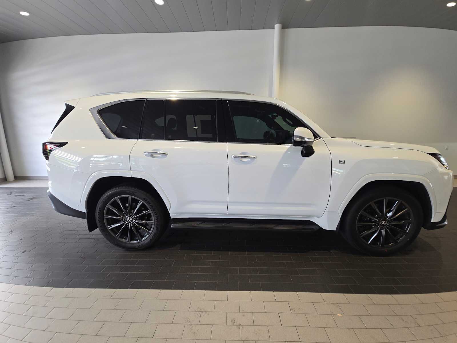 2026 Lexus LX 700h F SPORT Handling