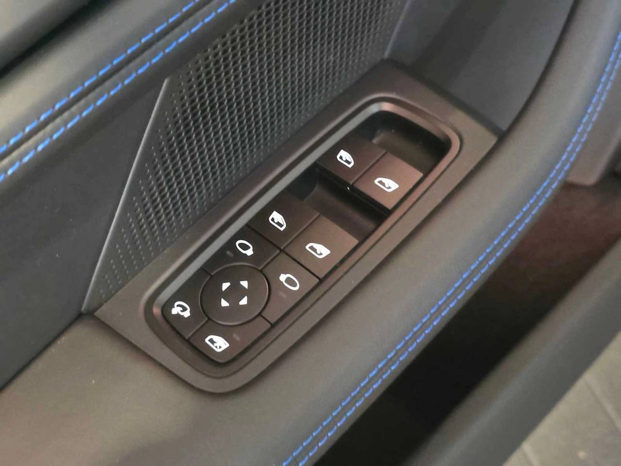 2026 Porsche Taycan Taycan 4 Black Edition