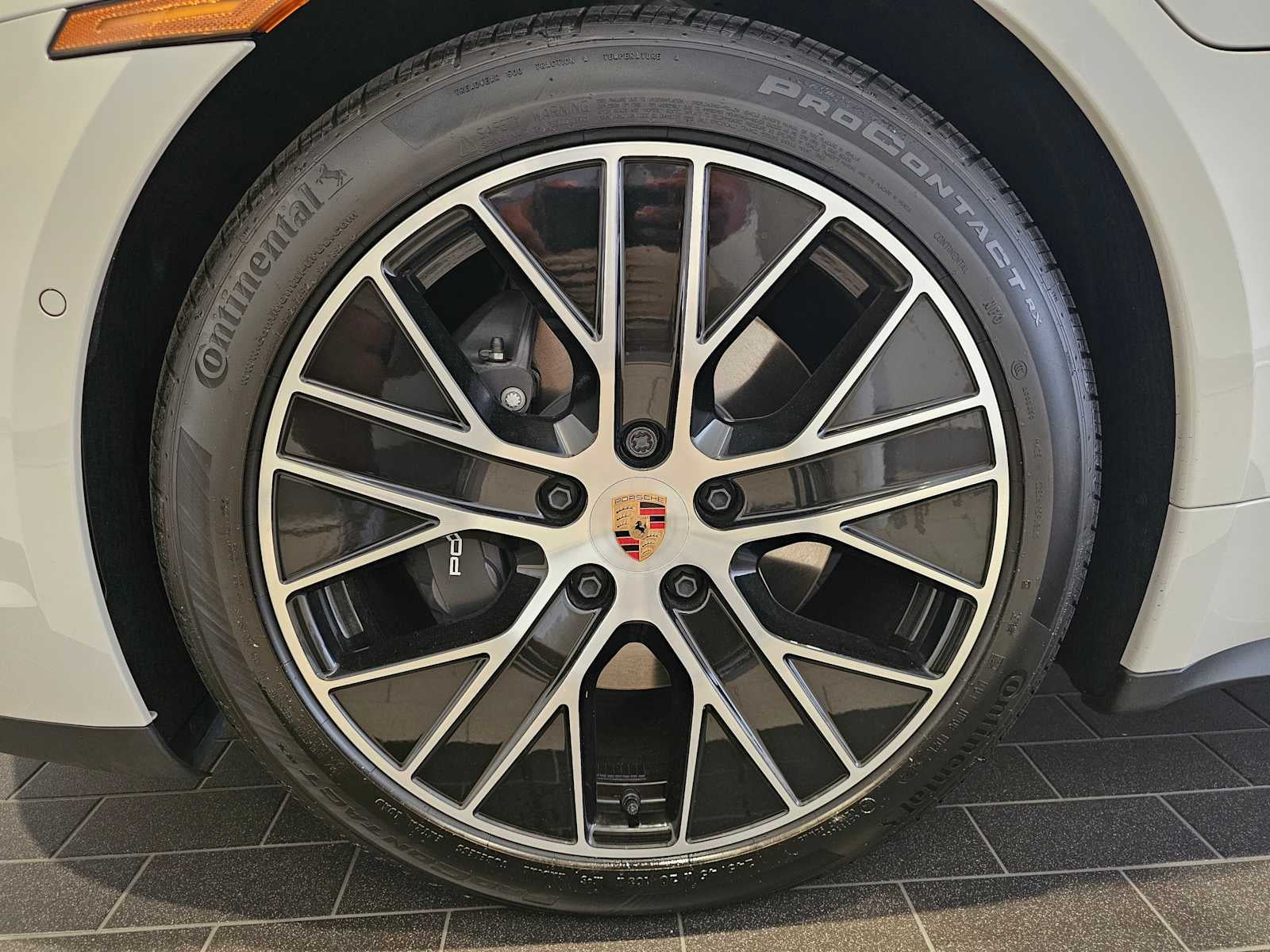 2025 Porsche Taycan 4