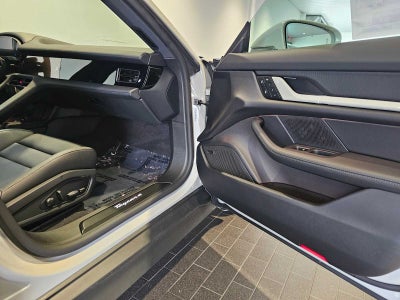 2025 Porsche Taycan 4
