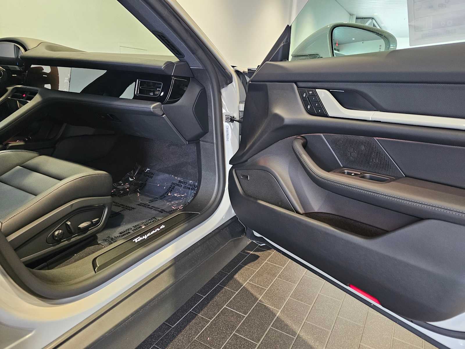 2025 Porsche Taycan 4