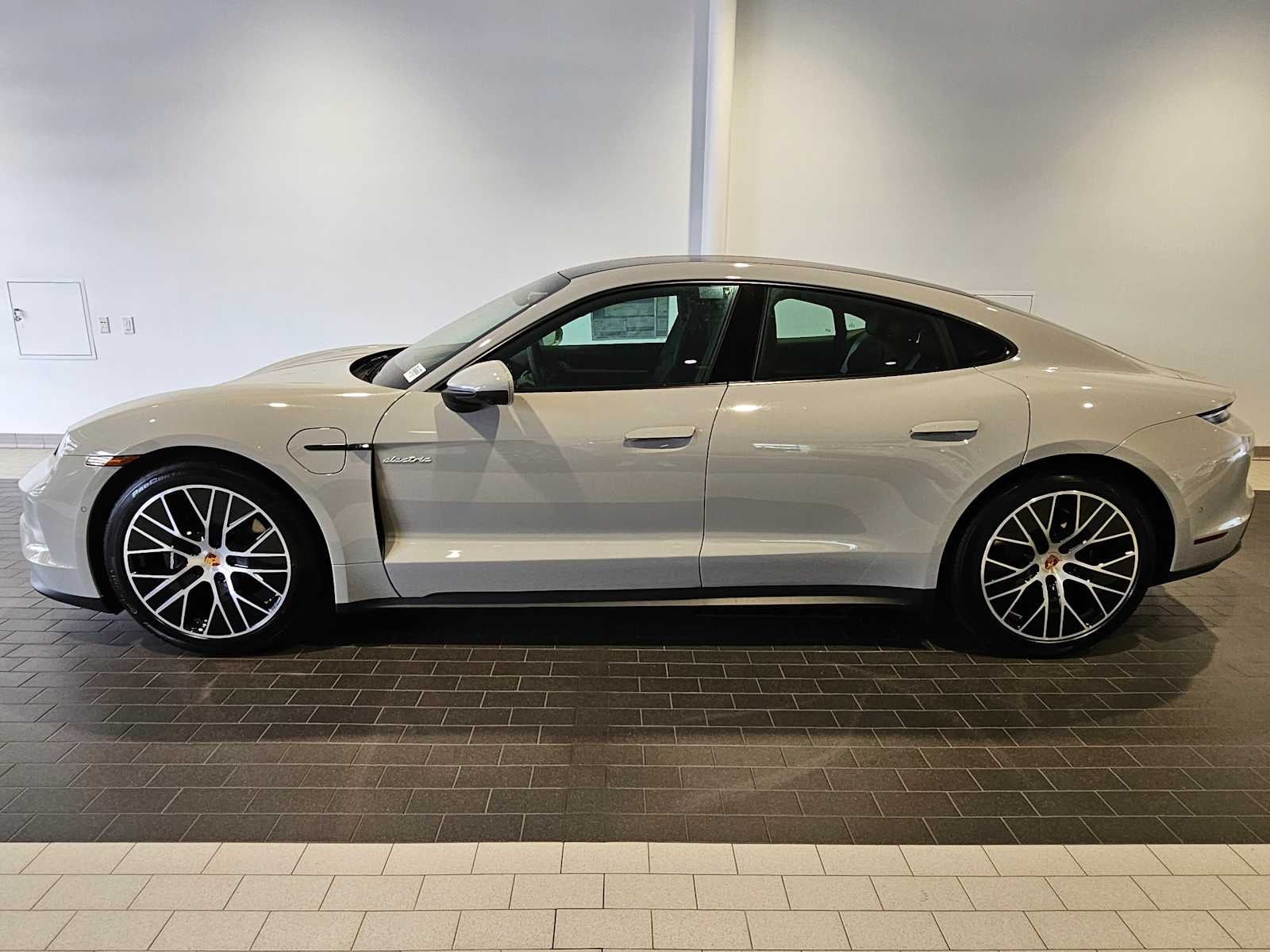 2025 Porsche Taycan 4