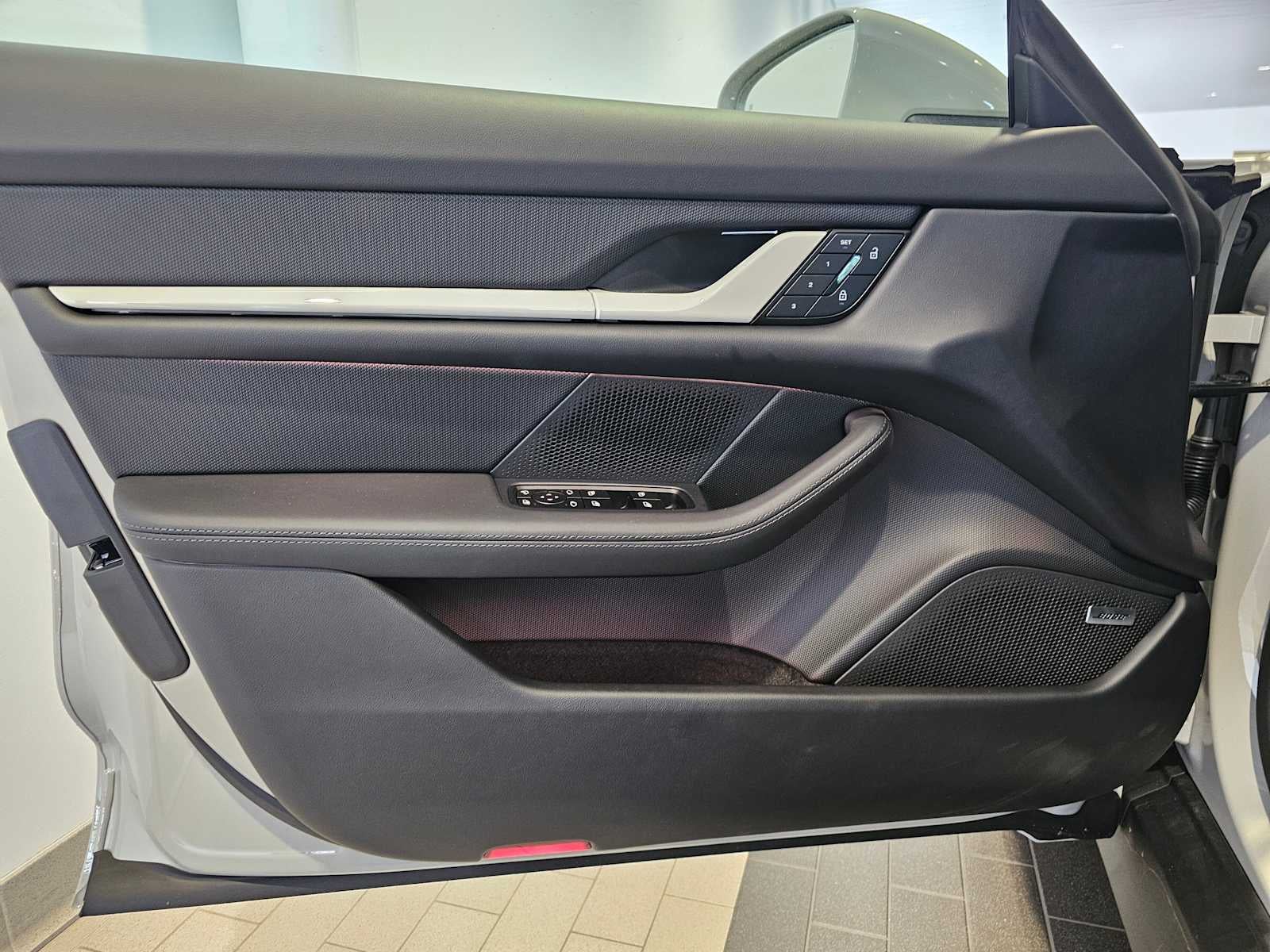 2025 Porsche Taycan 4