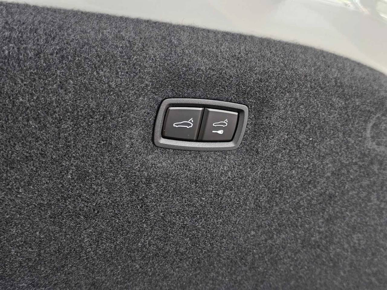 2025 Porsche Taycan 4