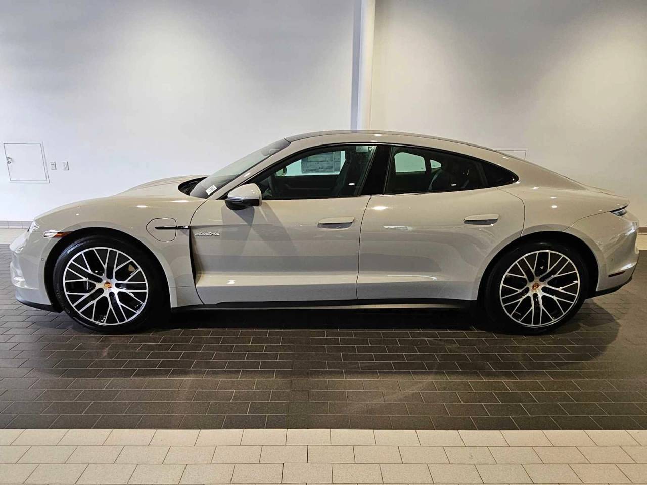 2025 Porsche Taycan 4