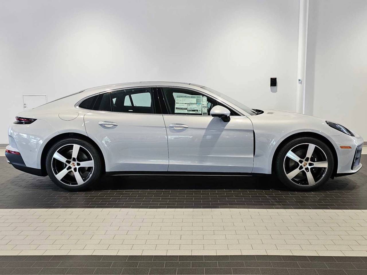 2025 Porsche Panamera 4