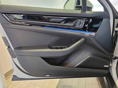 2025 Porsche Panamera 4
