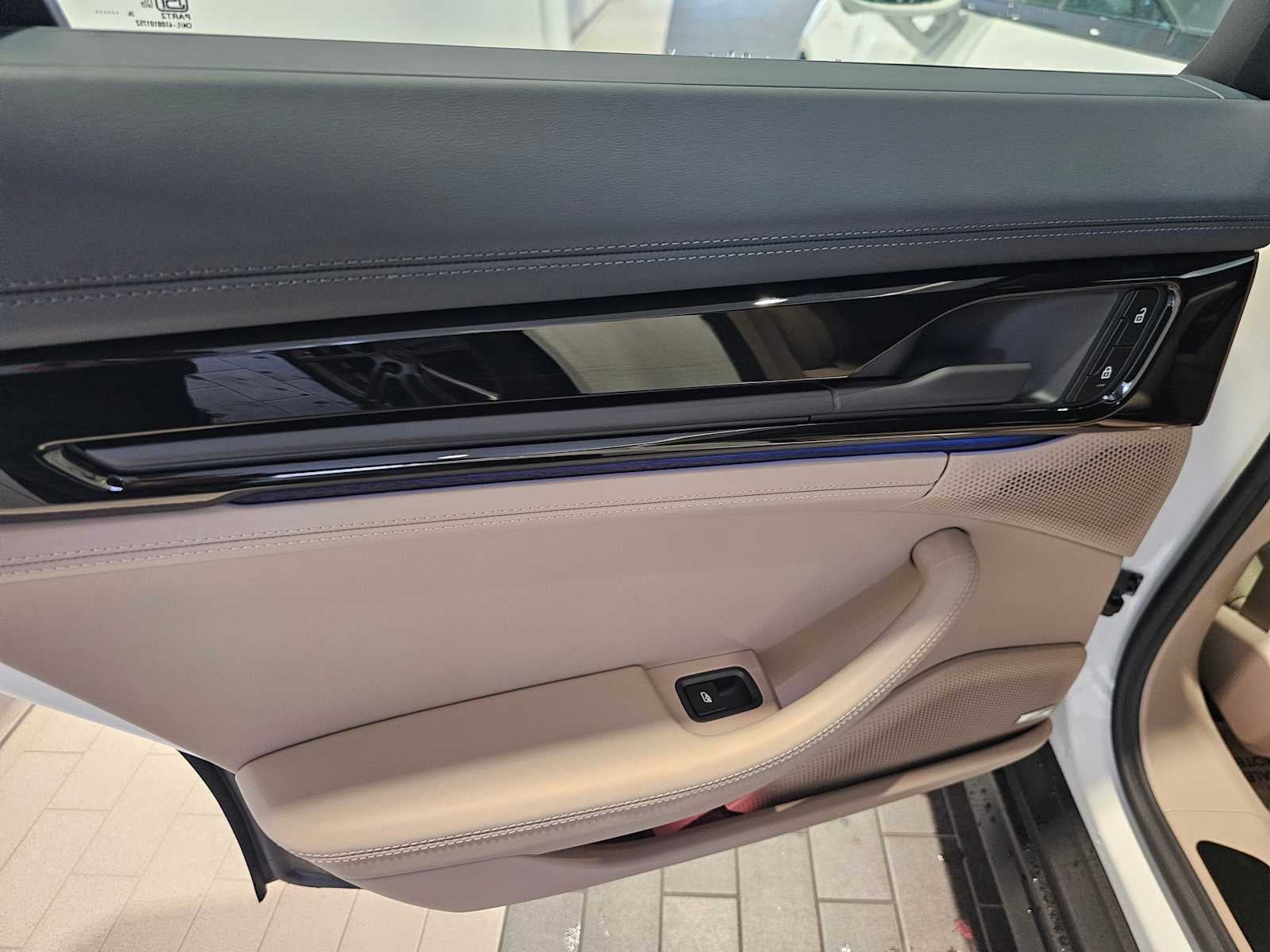 2025 Porsche Panamera 4