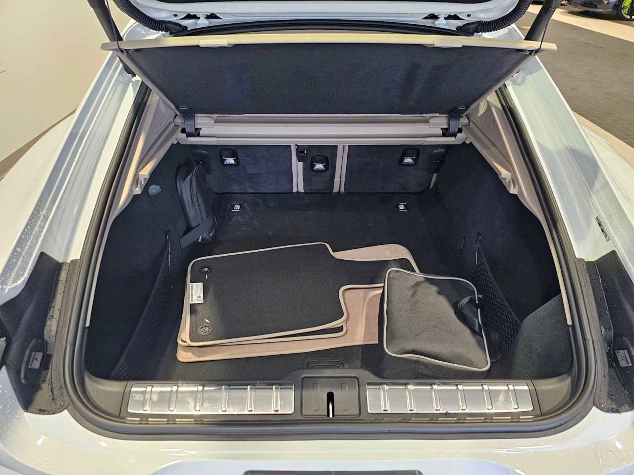 2025 Porsche Panamera 4