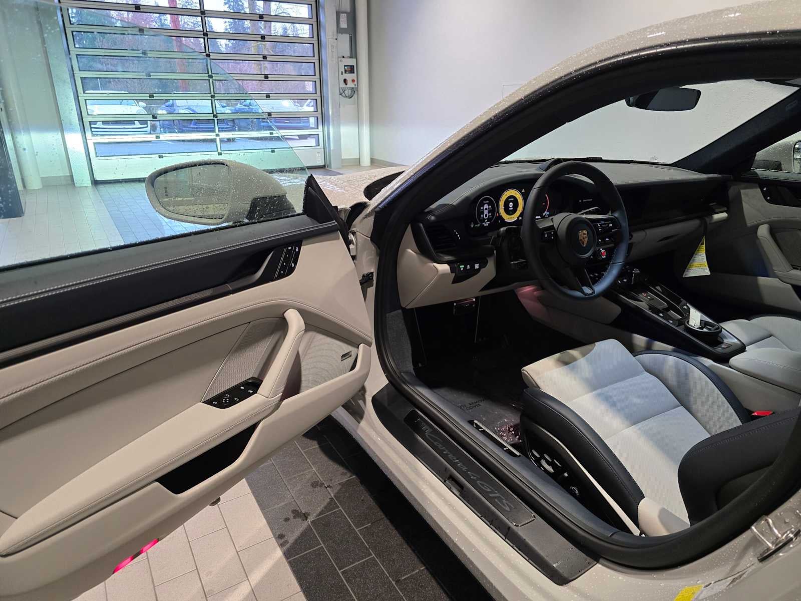 2026 Porsche 911 Carrera 4 GTS