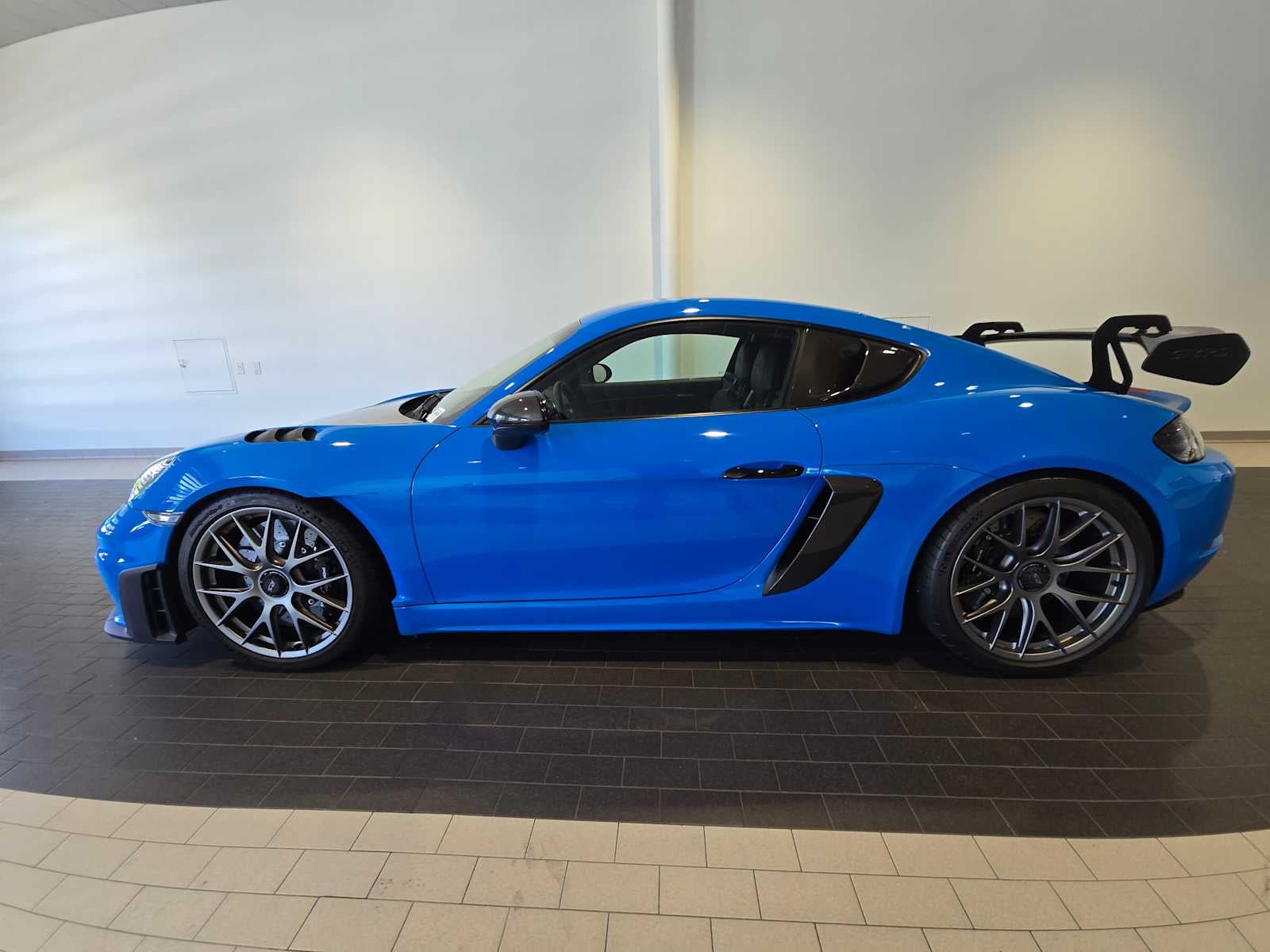 2023 Porsche 718 Cayman GT4 RS