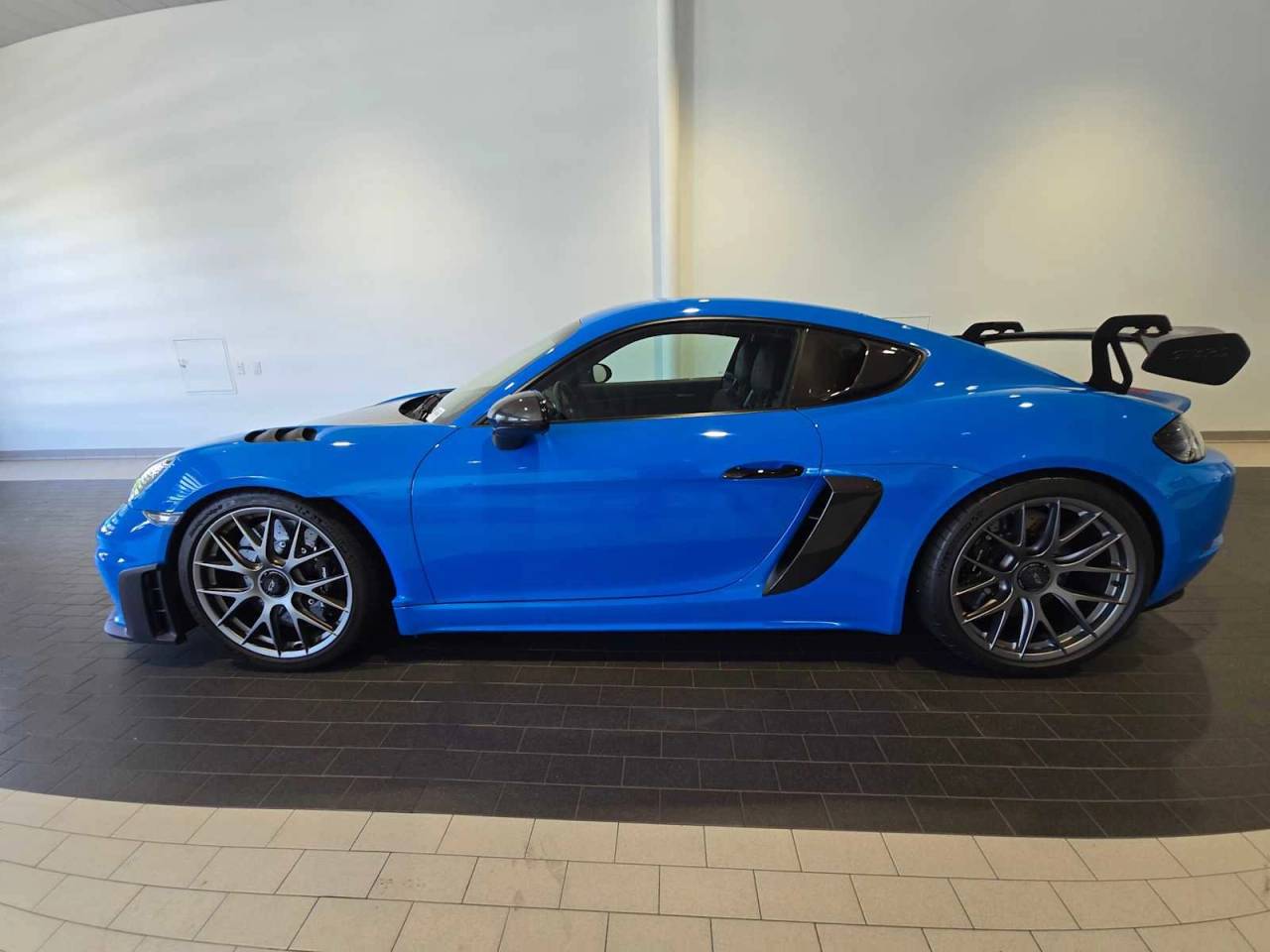 2023 Porsche 718 Cayman GT4 RS