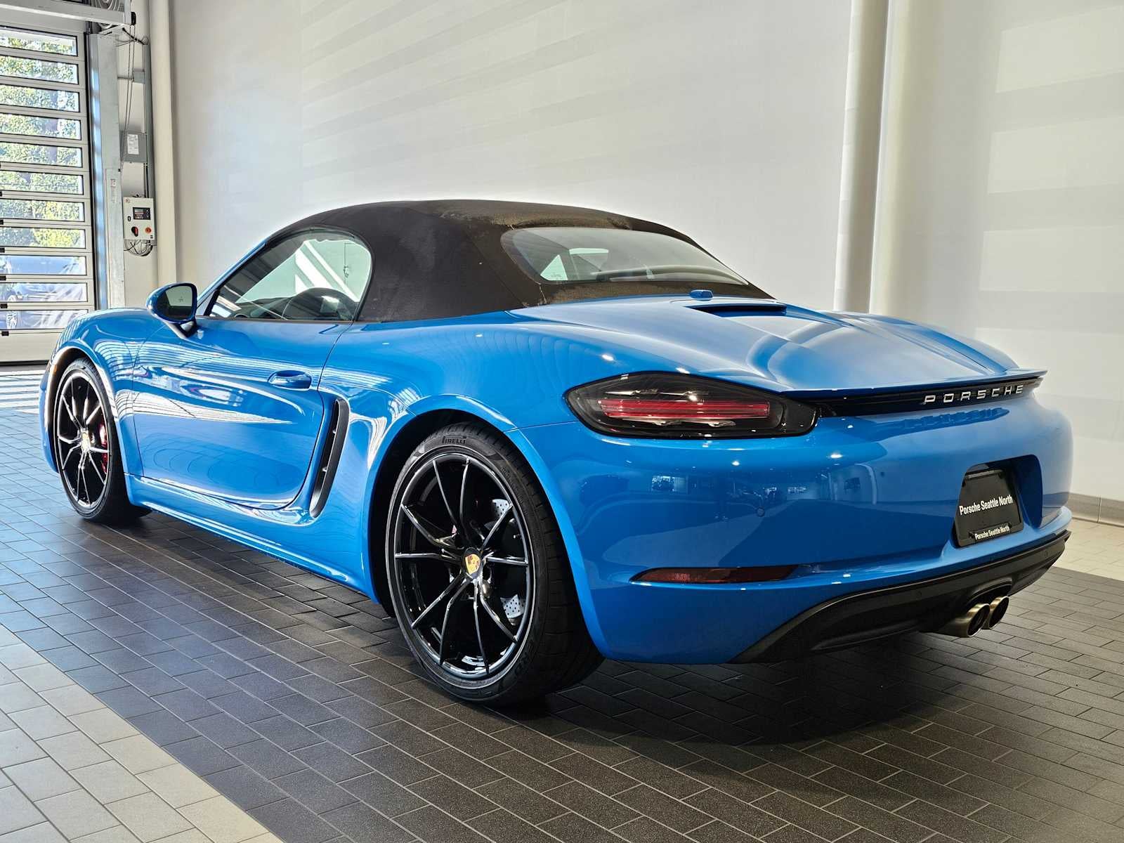 2025 Porsche 718 Boxster S