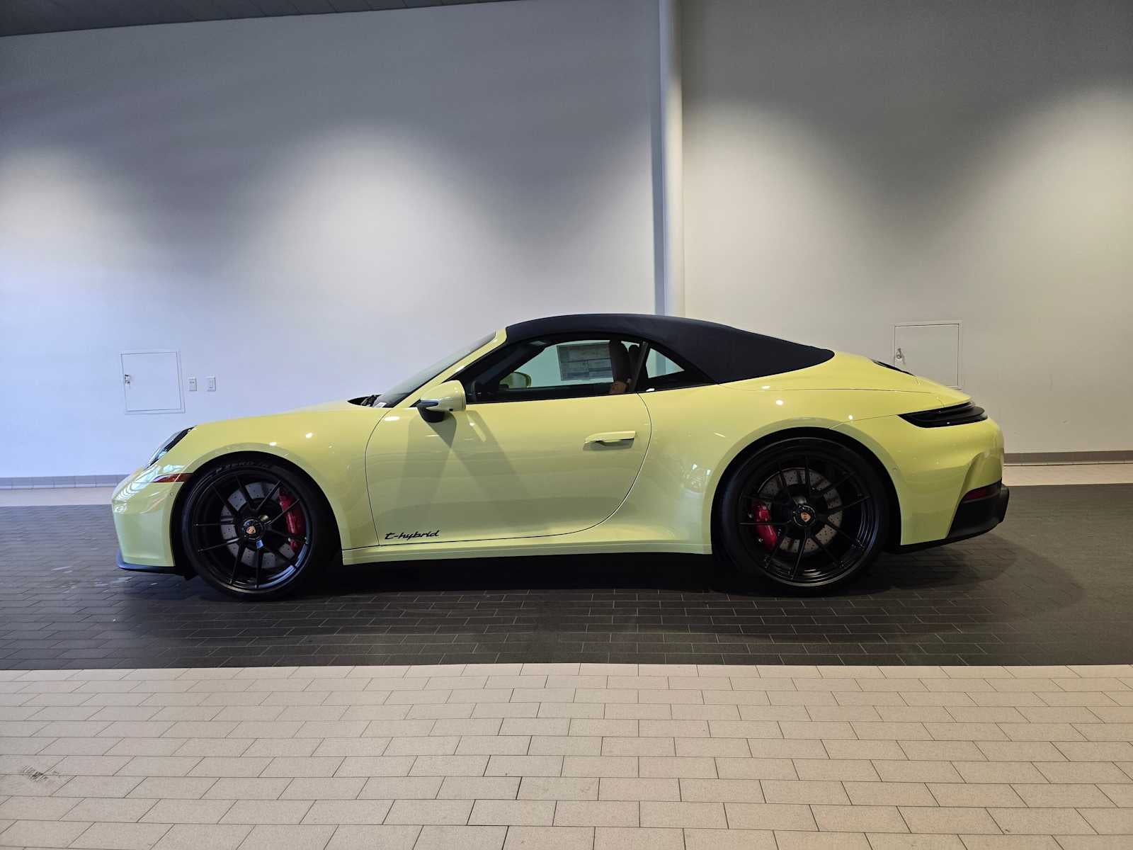 2026 Porsche 911 Carrera 4 GTS