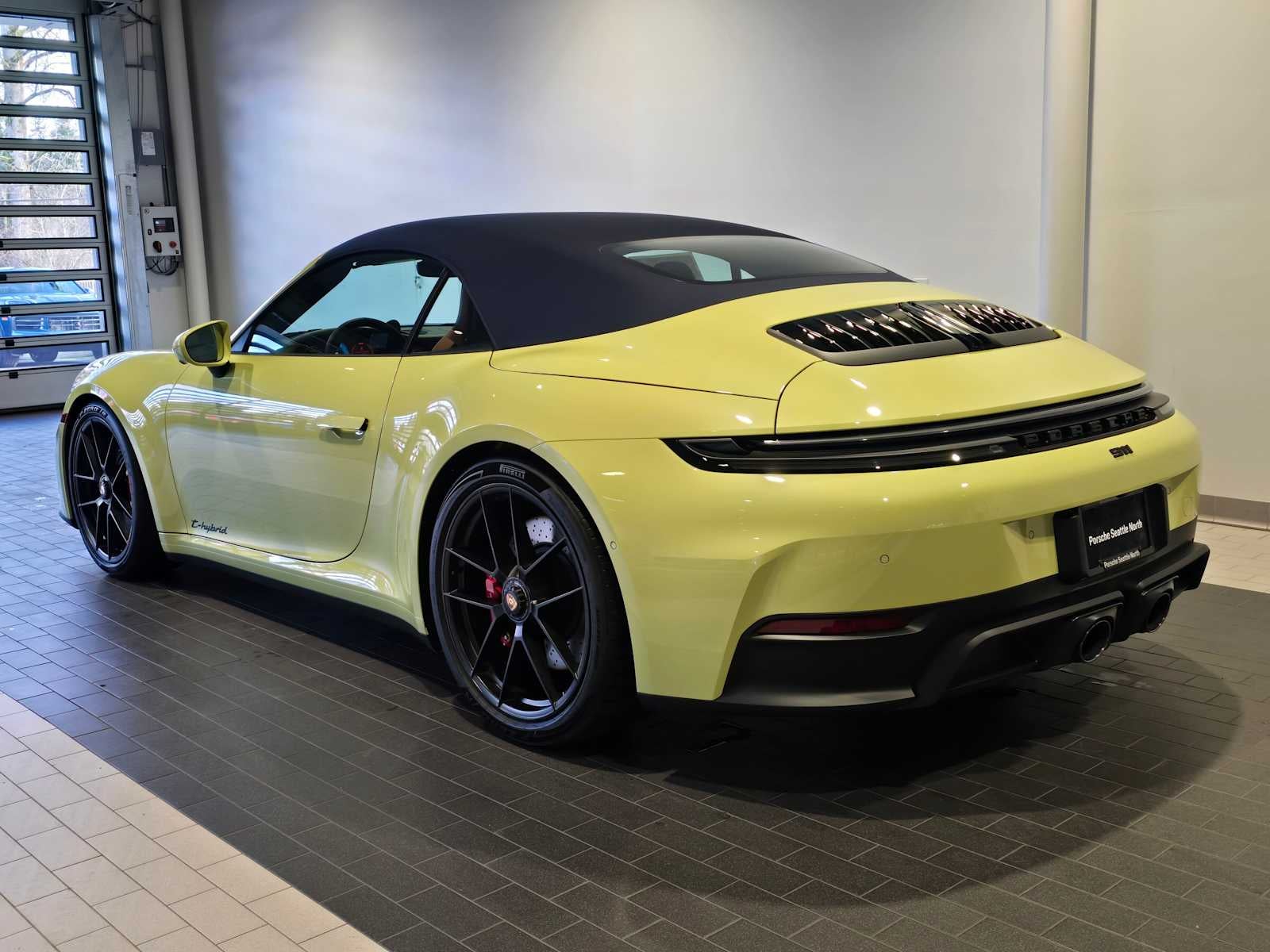 2026 Porsche 911 Carrera 4 GTS