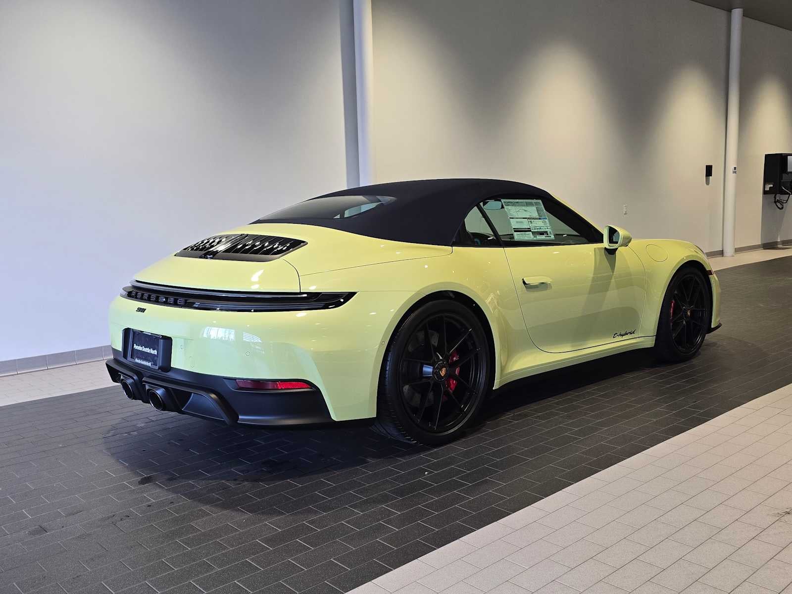 2026 Porsche 911 Carrera 4 GTS