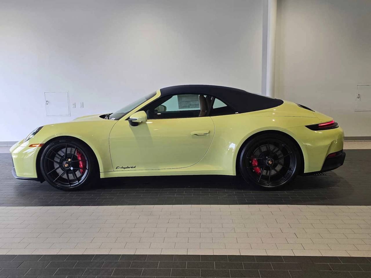 2026 Porsche 911 Carrera 4 GTS