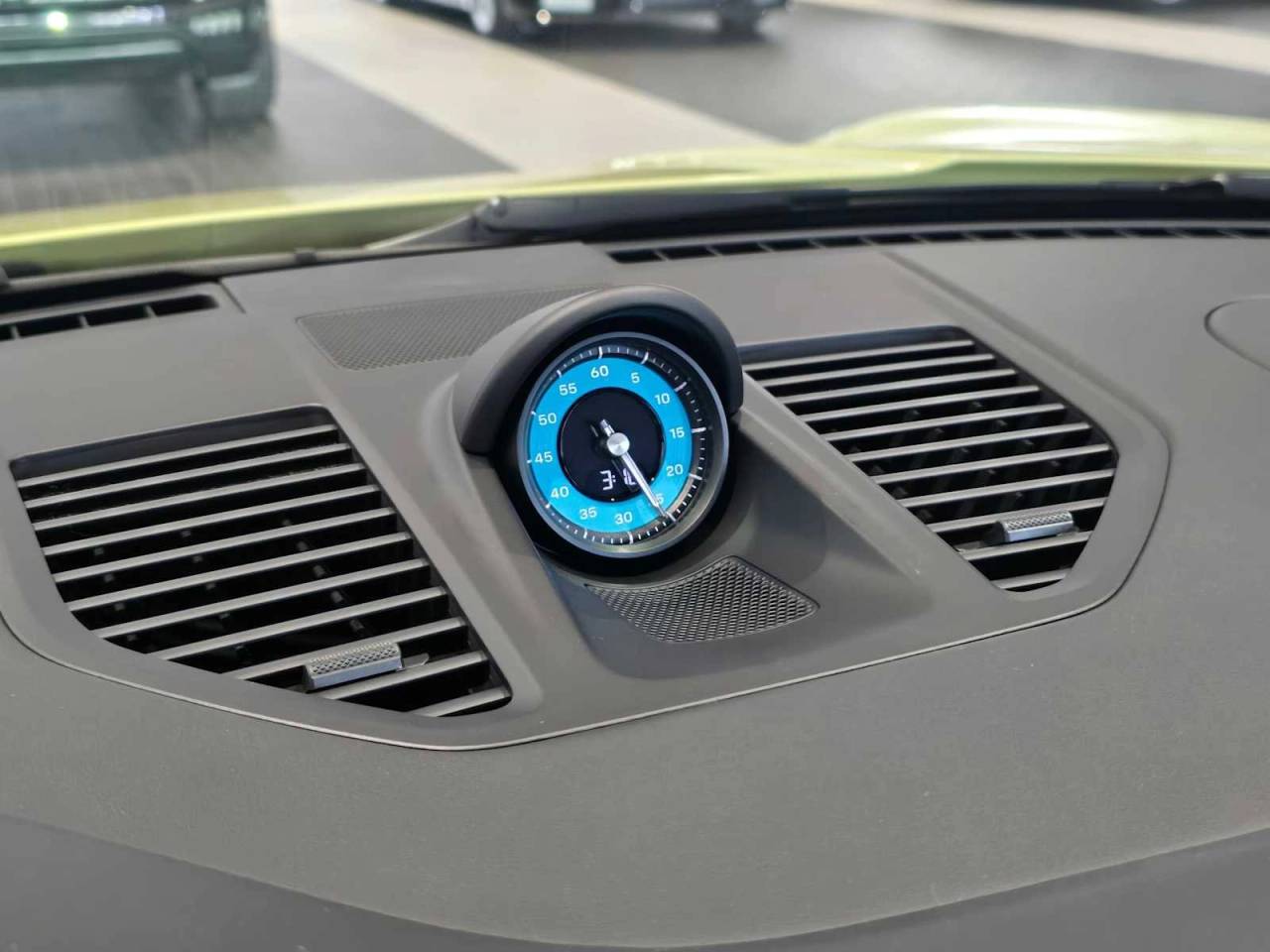 2026 Porsche 911 Carrera 4 GTS