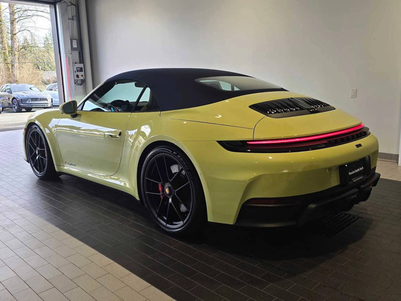 2026 Porsche 911 Carrera 4 GTS