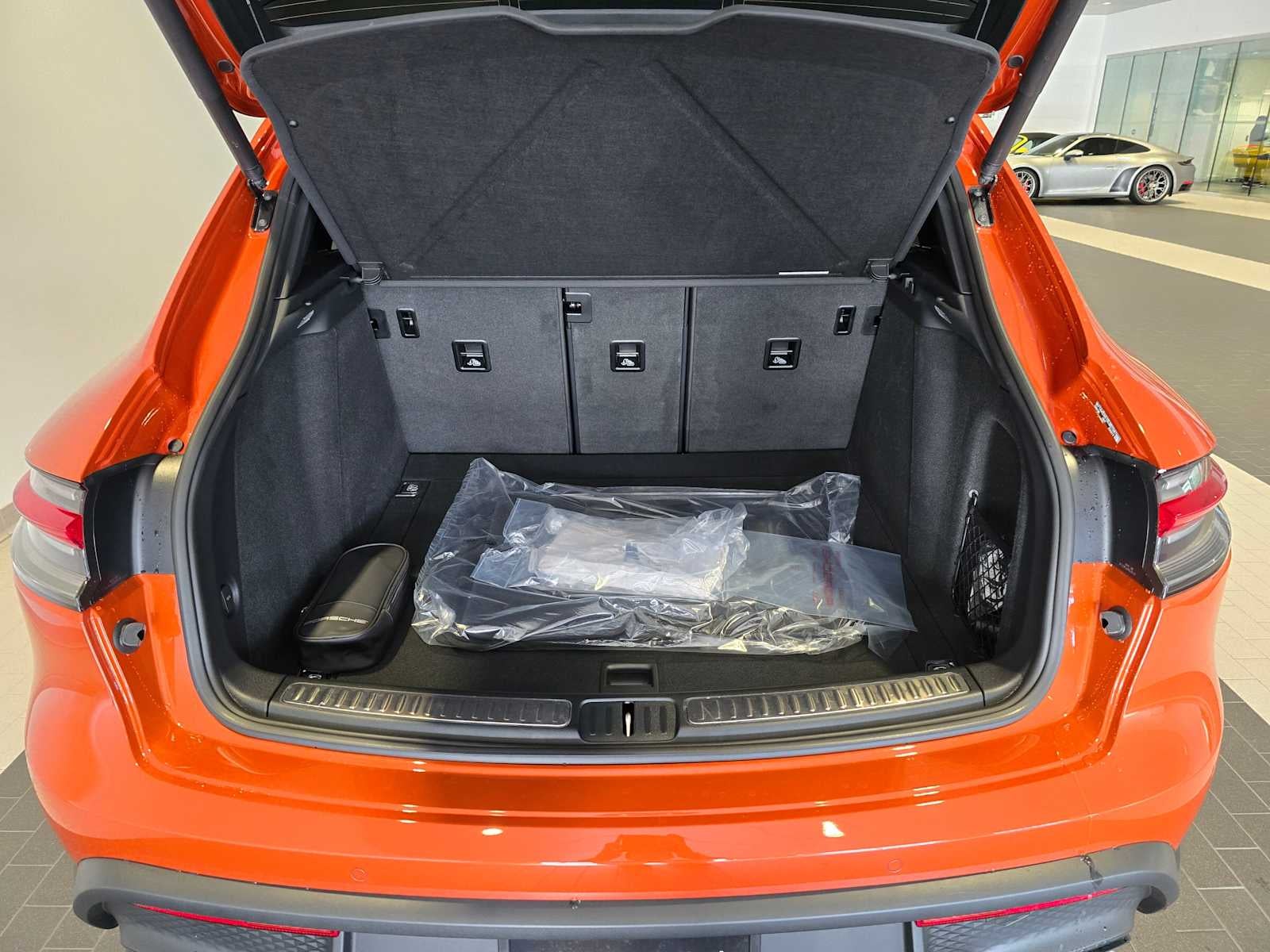 2025 Porsche Macan Base