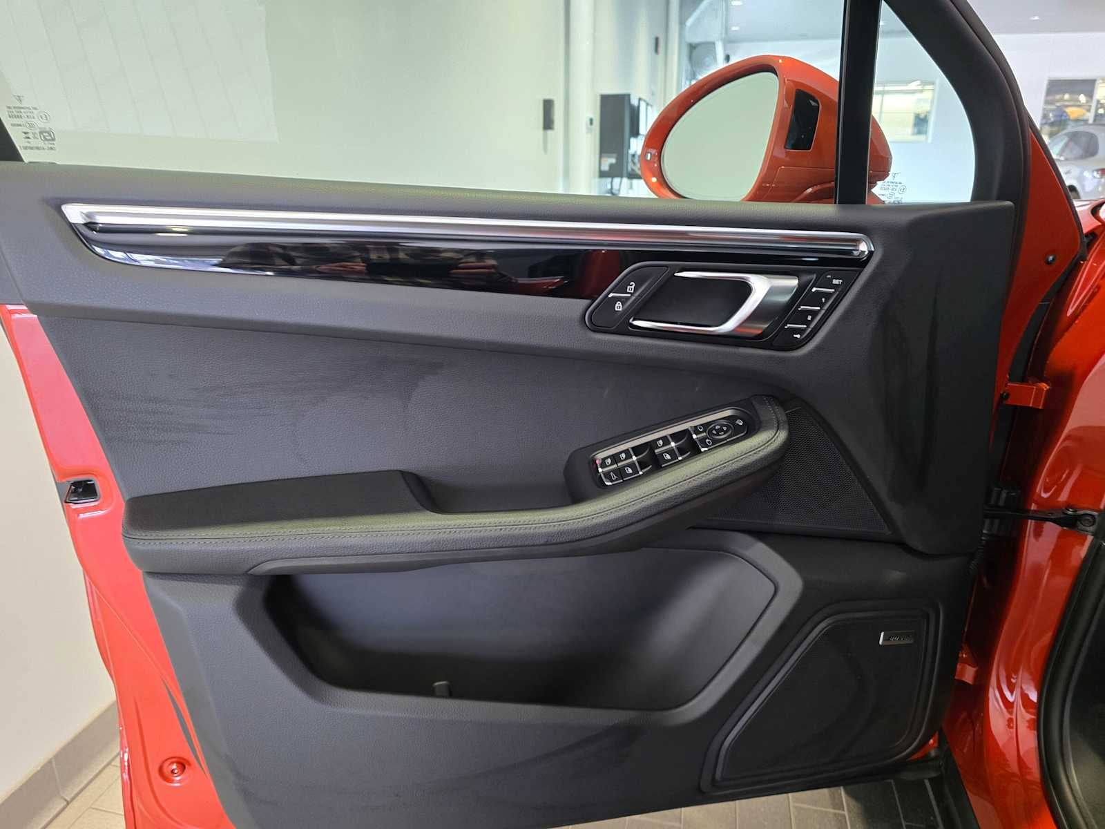 2025 Porsche Macan Base