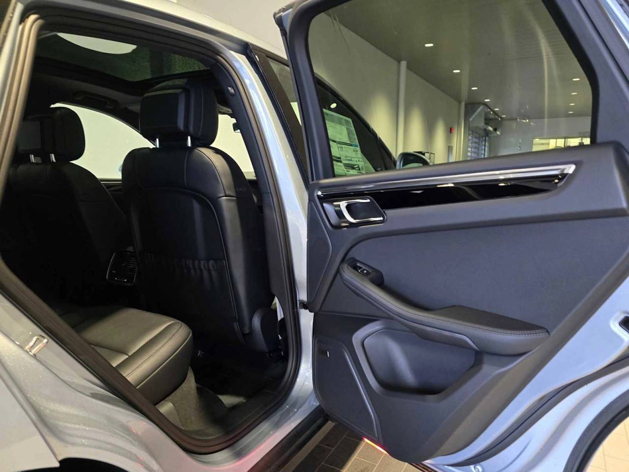 2026 Porsche Macan Base