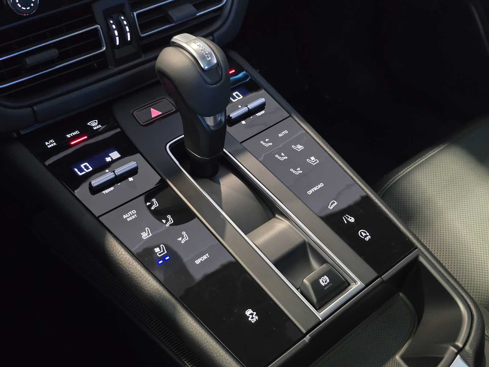 2026 Porsche Macan Base