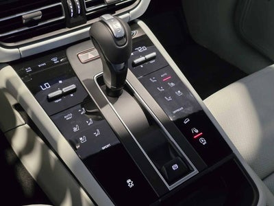 2026 Porsche Macan Base