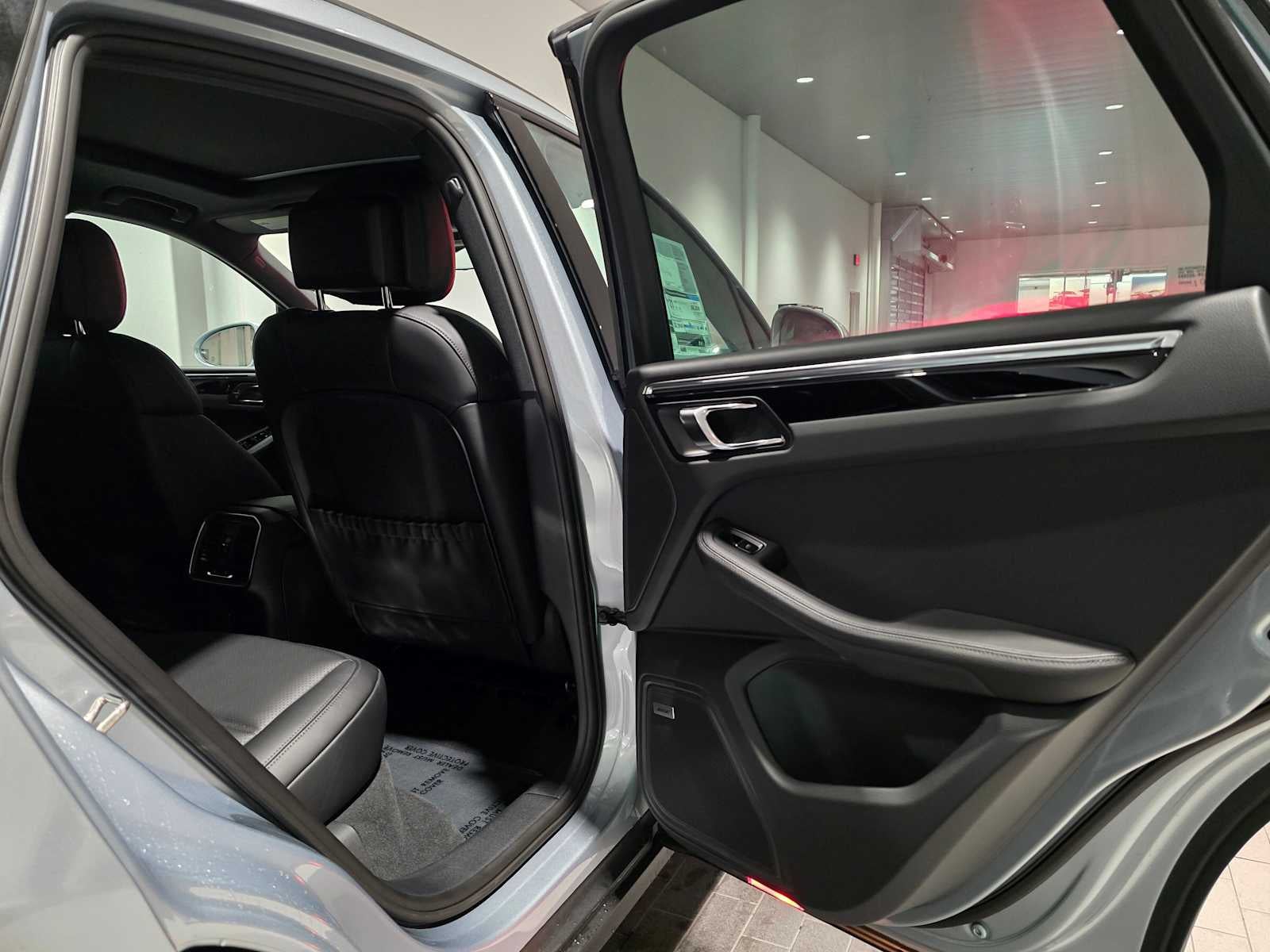 2026 Porsche Macan Base