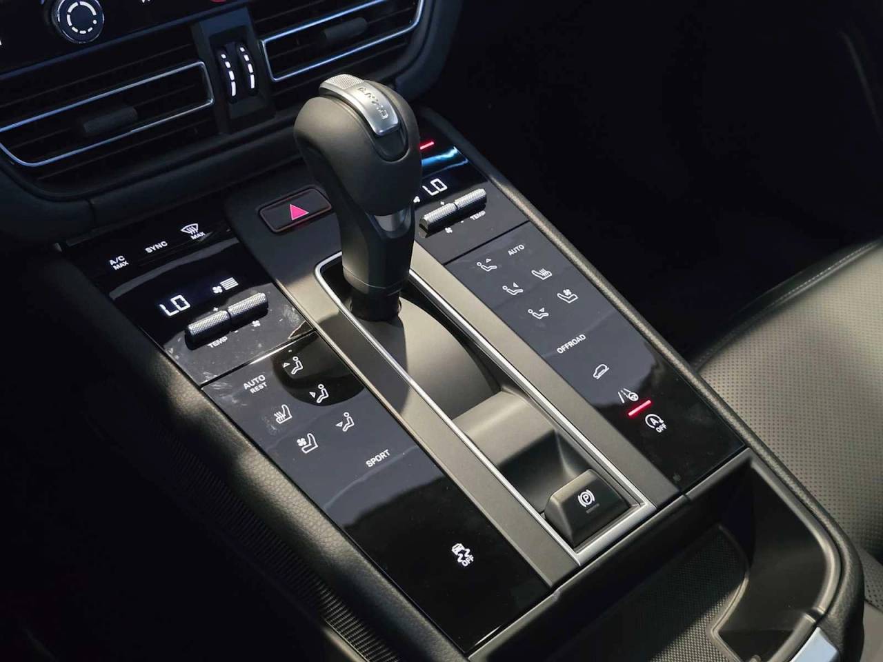 2026 Porsche Macan Base
