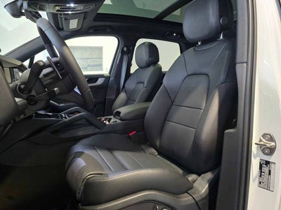 2025 Porsche Cayenne Base
