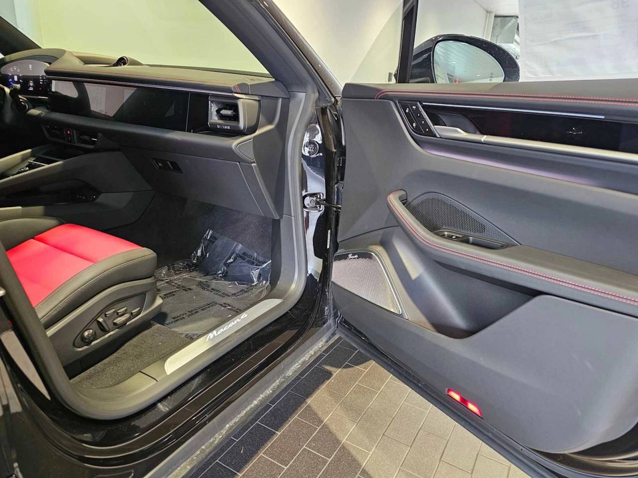 2024 Porsche Macan Electric 4