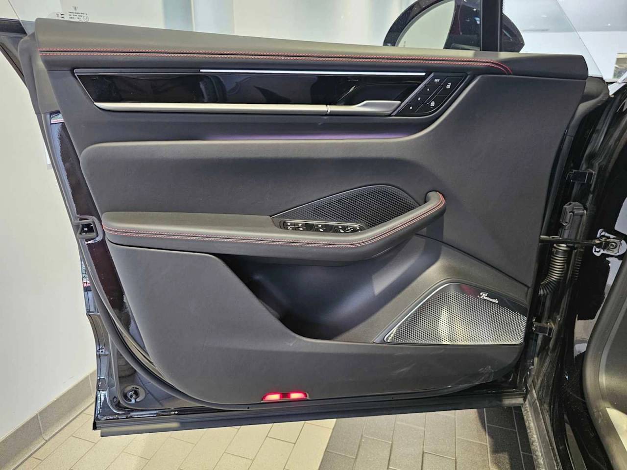 2024 Porsche Macan Electric 4