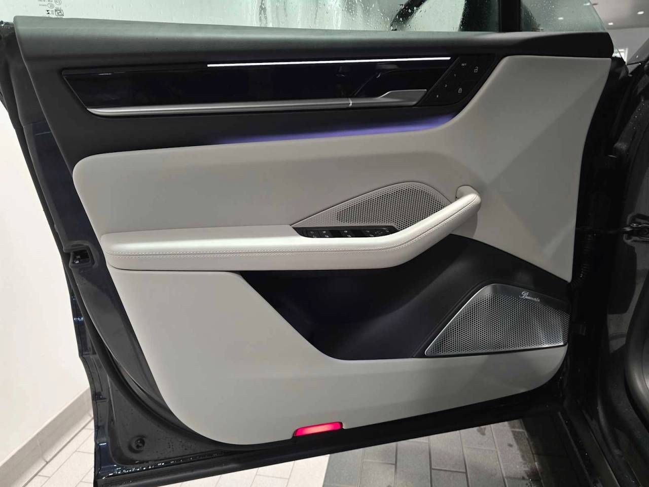 2025 Porsche Macan Electric 4S