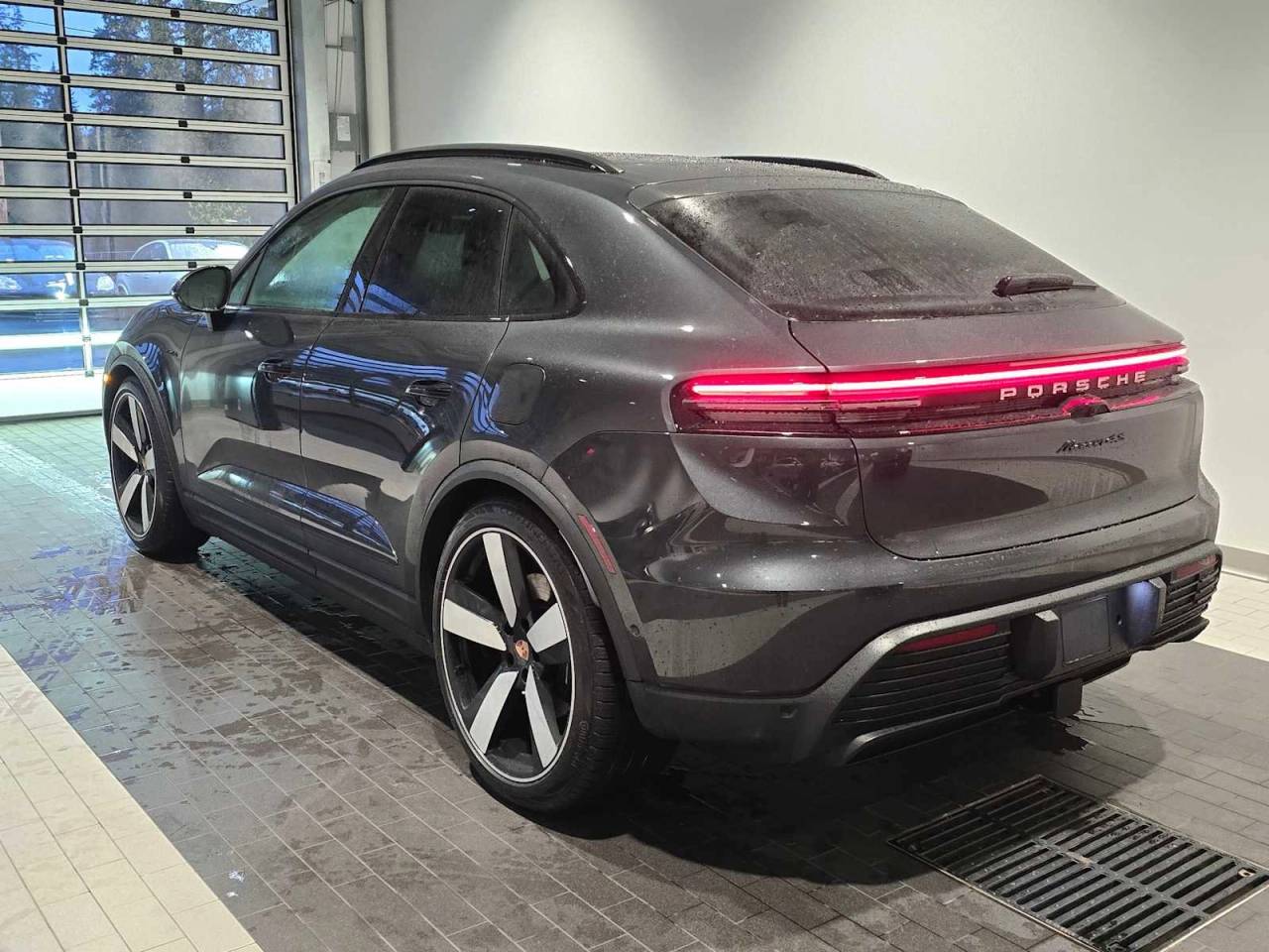 2025 Porsche Macan Electric 4S