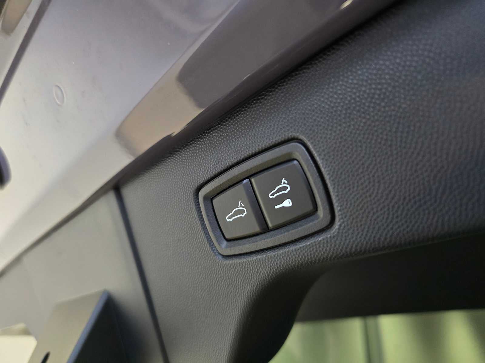 2025 Porsche Macan Electric Turbo