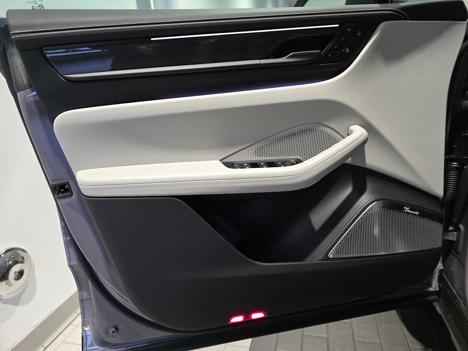 2025 Porsche Macan Electric Turbo